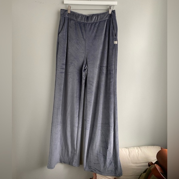 Vuori Haven Wideleg Pants in Azure - Picture 5 of 12